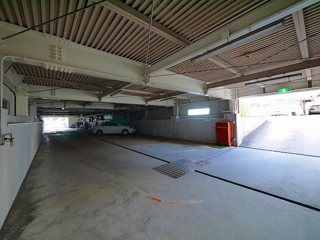 大和本社ビル別館の駐車場