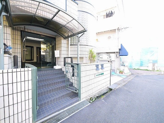 みつがらすのエントランス|清潔なエントランスです