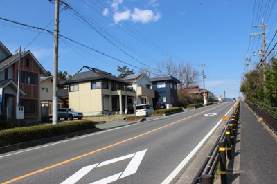 【前面道路含む現地写真】 | 大津市荒川　デザイナーズ戸建て | ゆったりの前面道路