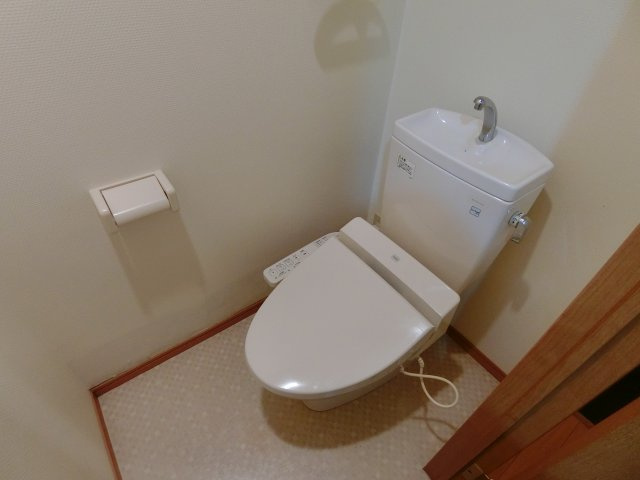 福生市大字熊川の賃貸マンションのトイレ