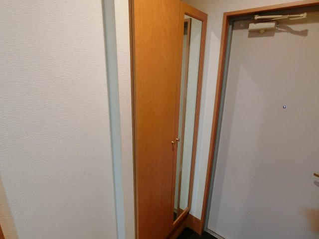 福生市大字熊川の賃貸マンションの玄関