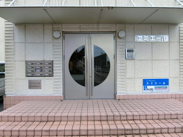 福生市大字熊川の賃貸マンションのエントランス