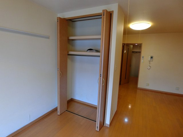 福生市大字熊川の賃貸マンションの収納