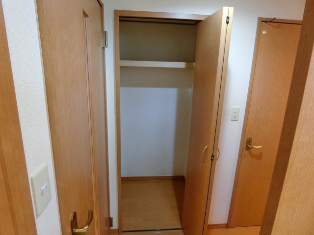 福生市大字熊川の賃貸マンションの収納