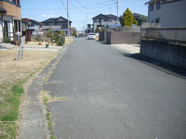 熊谷市船木台３丁目　土地１２９坪の前面道路含む現地写真