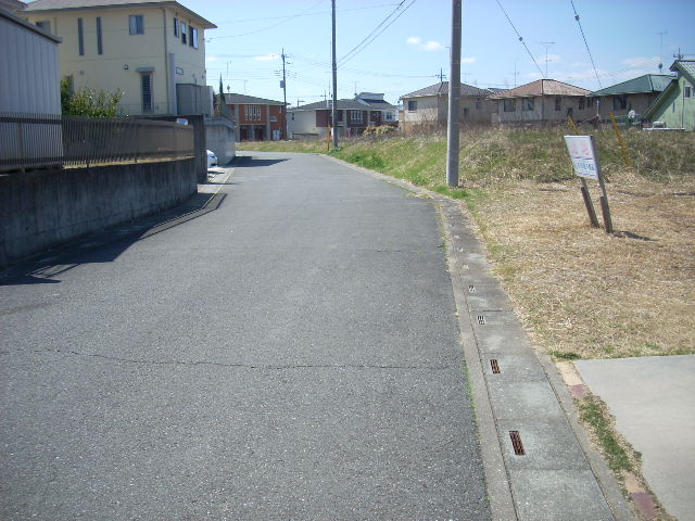 熊谷市船木台３丁目　土地１２９坪の前面道路含む現地写真
