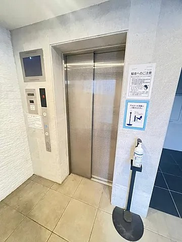 プレサンス神戸元町のエントランス