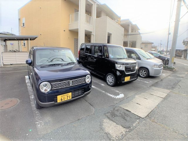 プリマヴェーラ・エテルノの駐車場
