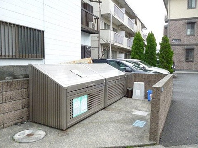 【エントランス】 | ディアコート | 敷地内ごみ置き場でごみ出しもらくらく～♪忙しい社会人さんや主婦さんにもうってつけ！