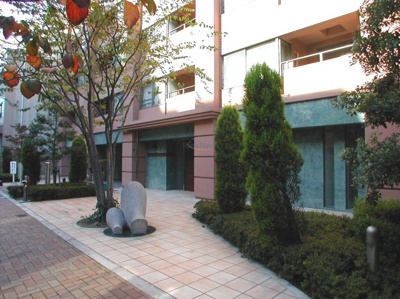 【エントランス】 | ファミール心斎橋ＥＡＳＴ | 落ち着いたエントランスです