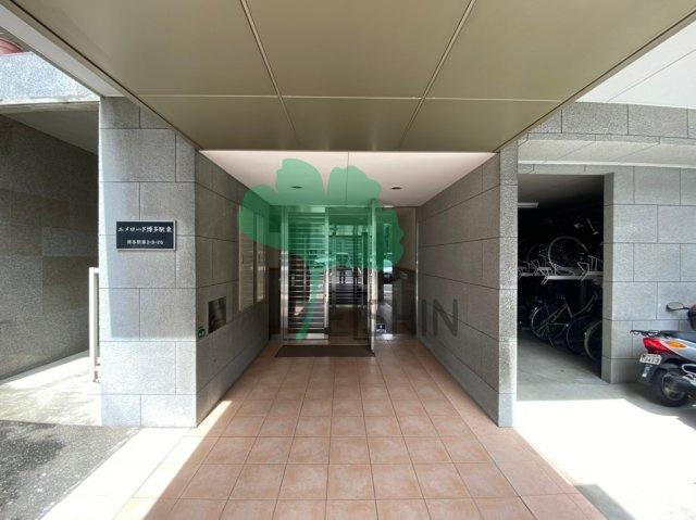 エメロード博多駅東のエントランス