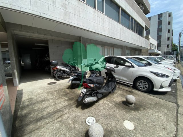 エメロード博多駅東の駐車場