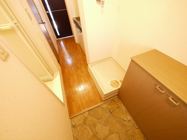 シティパル大宮　Ａ棟の玄関|収納もある玄関です