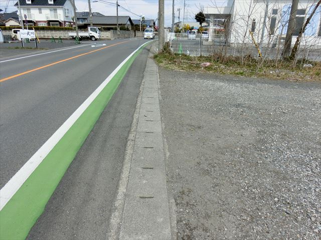 群馬県伊勢崎市境女塚　土地２９１坪の前面道路含む現地写真