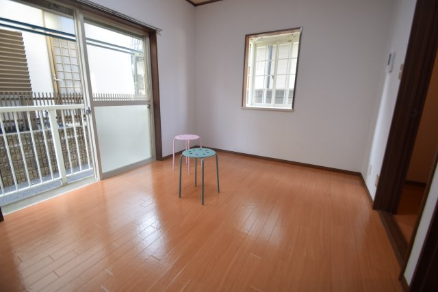 春日山西船ハイツの子供部屋|洋室の別角度からです