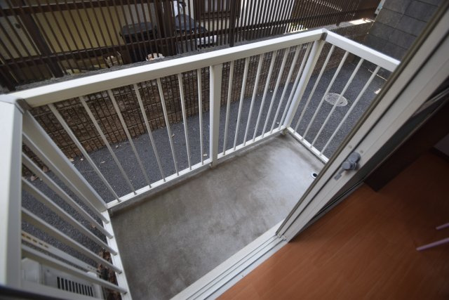 春日山西船ハイツのバルコニー|落ち着いた時間を過ごせるベランダです