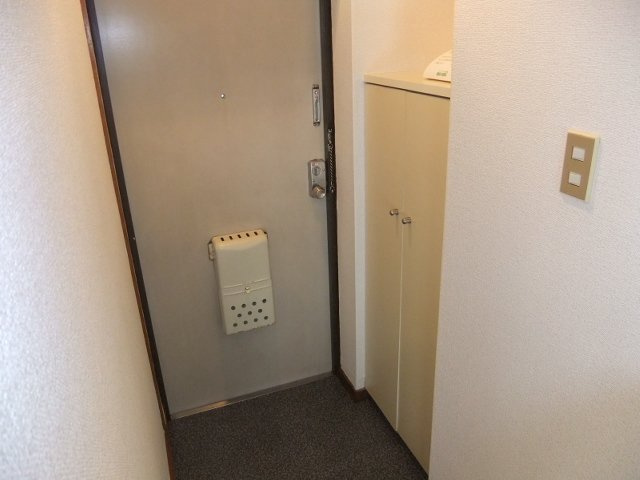ヴィラタカハシの玄関