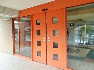 【エントランス】 | キャメロットリブ | 建物の内部です