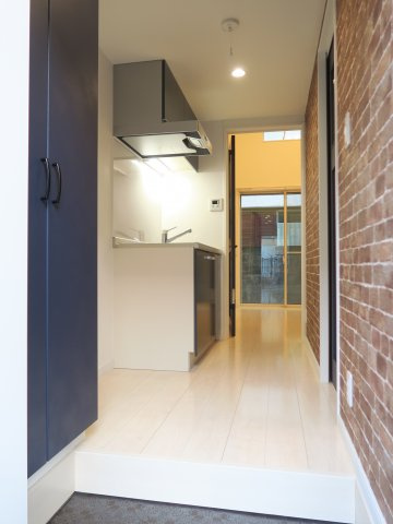 カーサ本八幡の玄関