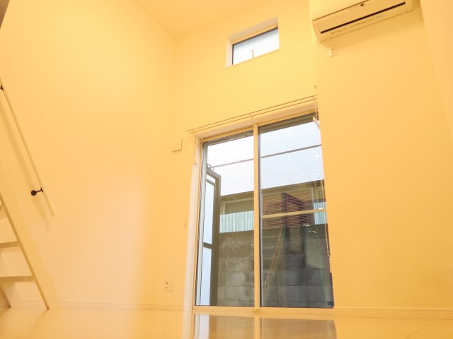 カーサ本八幡の居間・リビング