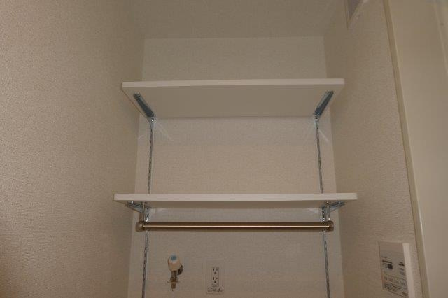 フューチャーSI　Ⅰの洗面所|洗濯機上棚