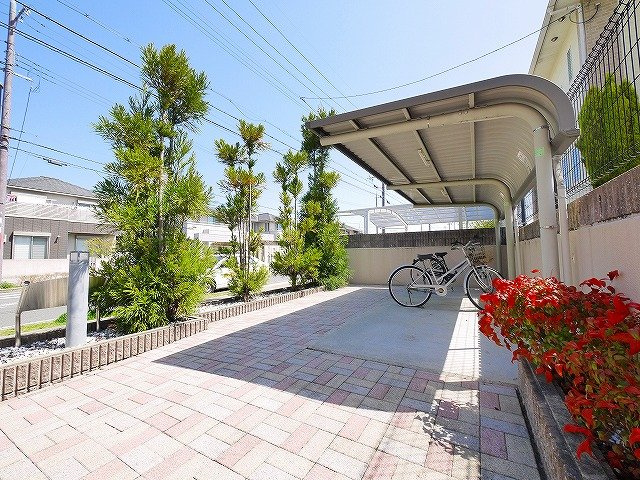 シャインヒルズⅠのその他共用部分|駐輪スペースはこちら。