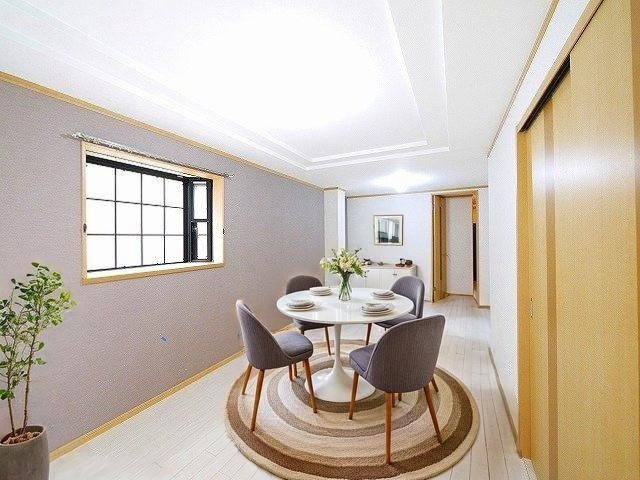 シャインヒルズⅠの居間・リビング|圧迫感を感じることが少ないお部屋です。