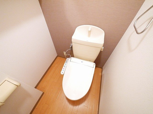 シャインヒルズⅠのトイレ|ウォシュレット付きのトイレです。