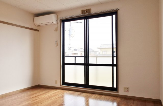 コーポウインズBの洋室