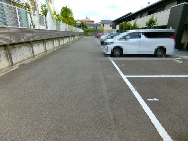 シャーメゾン竹城庵の駐車場