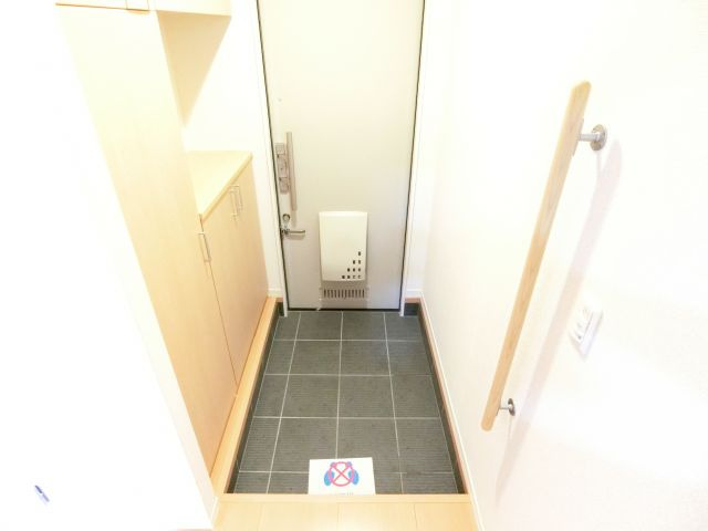 シャーメゾン竹城庵の玄関