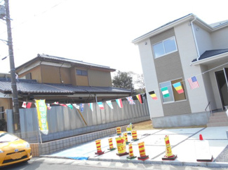 【駐車場】 | 300平米超シリーズ。90坪。駐車場並列2台。角地。庭広い。陽当り良い。