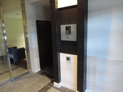 【エントランス】 | セルアージュ横濱桜木町ラフィネ | モニター付きオートロック。