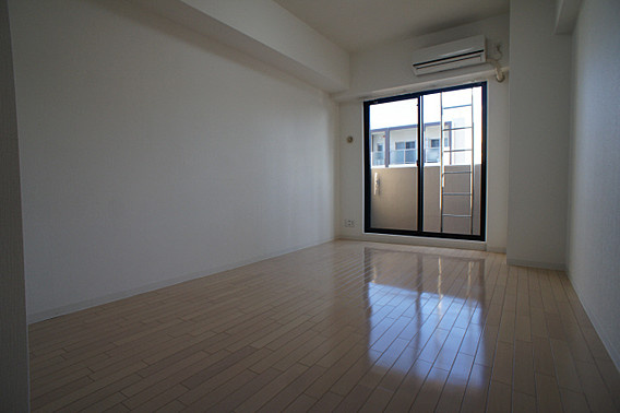 CITYSPIRE神戸元町（旧コスモコート元町）の居間・リビング