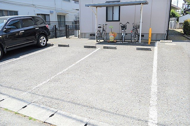 メゾンドリヴェールの駐車場
