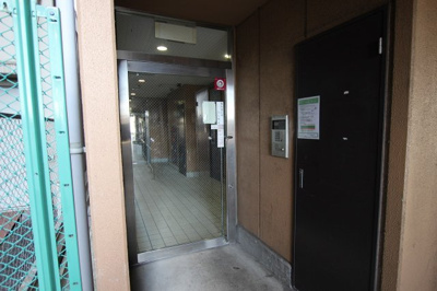 【エントランス】 | イマザキマンション　エヌ・ワン（長田駅賃貸） | 清潔なエントランスです