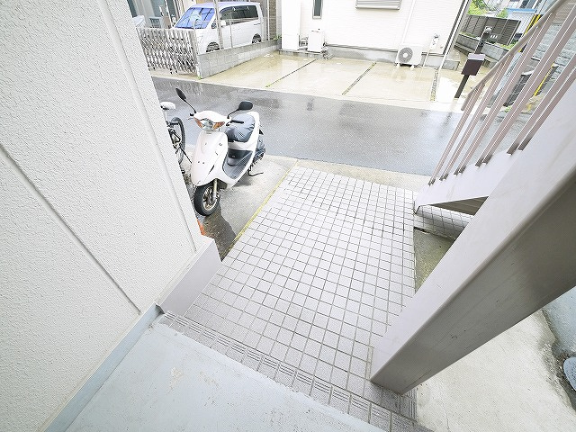 ハイタウンA棟のエントランス