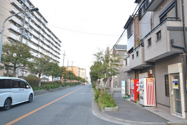 高石市綾園3丁目　一戸建　事務所・店舗利用可の前面道路含む現地写真