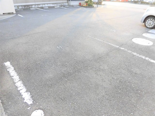 レセンテ花水木Bの駐車場