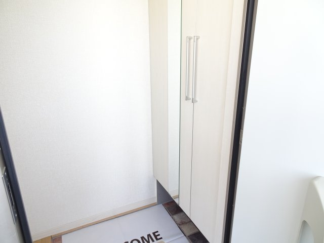 レセンテ花水木Bの玄関