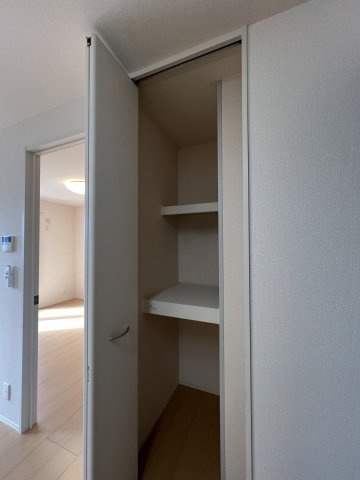 グランマルシェの収納|パントリーとしても使えるキッチン横収納