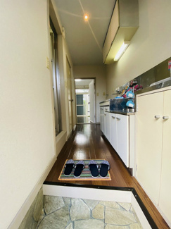 【展望】 | 玄関から室内への景観です！キッチンの奥に洋室6帖のお部屋があります♪