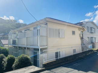 【外観】 | 小田急小田原線「百合ヶ丘」駅より徒歩6分！コンビニが近くて便利な住環境です☆通勤通学はもちろん、お買い物やお出かけにもGood☆