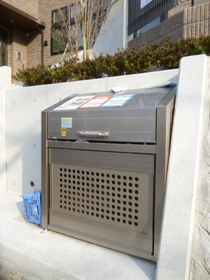 【その他共用部分】 | ラフィーネ | 敷地内ごみ置き場でごみ出しもらくらく～♪忙しい社会人さんや主婦さんにもうってつけ！