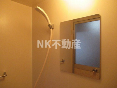 【浴室】 | ハイムリップルパートV（荒本賃貸） | お風呂に鏡があります