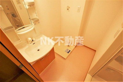 【洗面所】 | リバーサイド・ルーチェ（高井田賃貸） | スペースが確保できる洗面所です