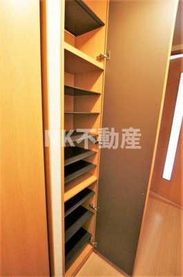 【玄関】 | リバーサイド・ルーチェ（高井田賃貸） | シューズボックスです