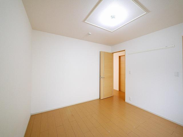 プリムローズ（奈良市敷島町）の洋室|明るい洋室です