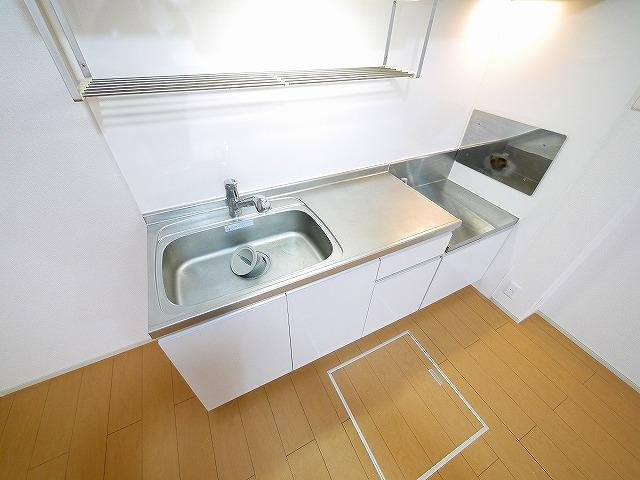 プリムローズ（奈良市敷島町）のキッチン|コンパクトなキッチンで掃除もラクラク