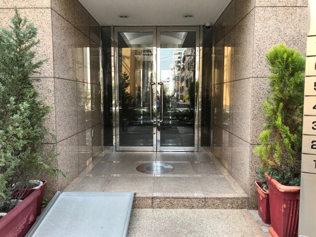 アイアンクオータビルのエントランス